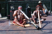 NSW/Sydney/aborig&egrave;nes jouant du Didgeridoo