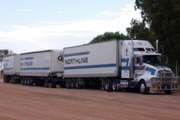 NT/vers Alice Springs/train de camion