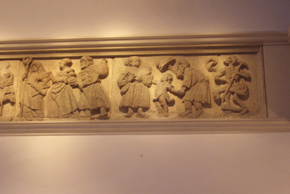 Eglise des rois mages, frise de la danse macabre