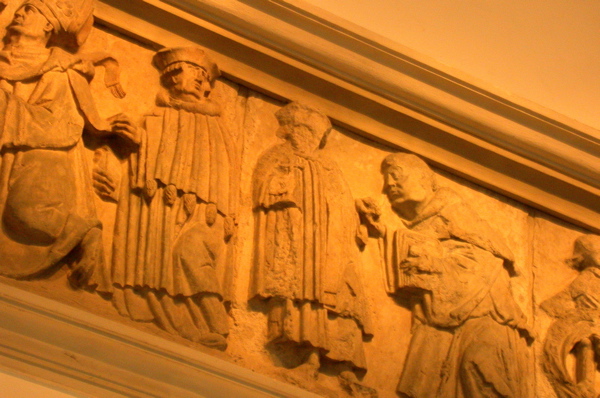 Eglise des rois mages, frise de la danse macabre