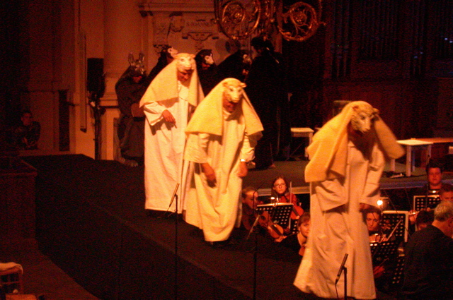 Jeanne livr&eacute;e aux b&ecirc;tes, les moutons