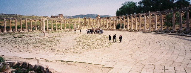 Jérash/la place ovale et le temple d'Artémis