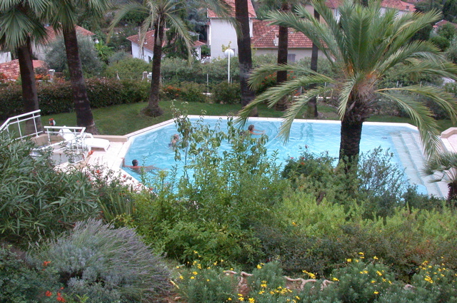 Nice piscine de la r&eacute;sidence
