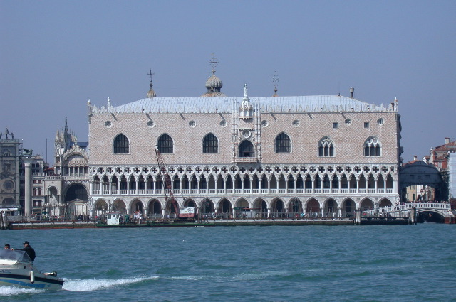 Dorsoduro/face au palais des doges