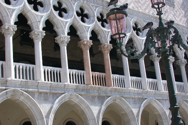 San Marco/palais des doges/colonnes roses