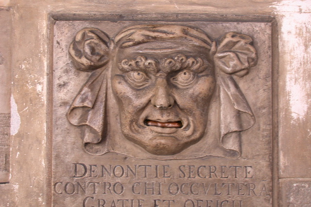 San Marco/palais des doges/ouverture de la bo&icirc;te &agrave; d&eacute;nonciation