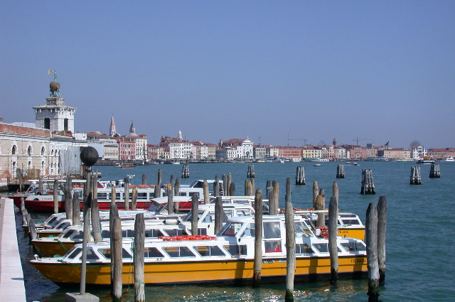 Dorsoduro/vers la Dogana de Mar